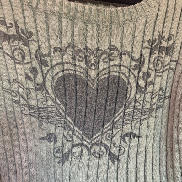 ROMWE Green Ribbed Crew Neck Sweater with Floral Heart - Picture 2 of 5